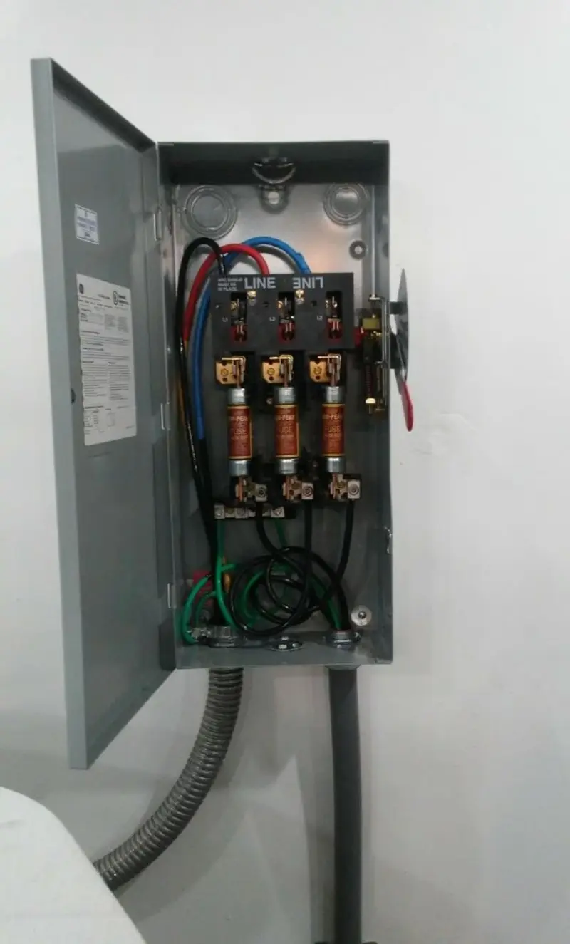 Three-phase disconnect switch installed for Smoke Detector Installation in Gonzales